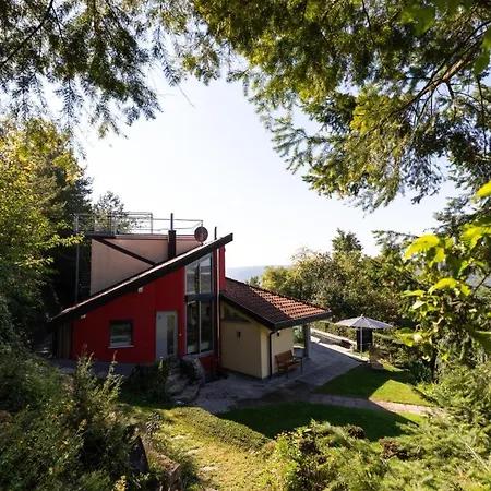 Hoch Ueber Dem Taubertal Mit Fantastischem Weitblick, Dachterrasse, 2000m2 Grossem Grundstueck Und Kamin *