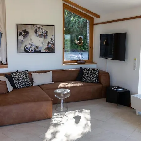 Prázdninový dům Hoch Ueber Dem Taubertal Mit Fantastischem Weitblick, Dachterrasse, 2000m2 Grossem Grundstueck Und Kamin *