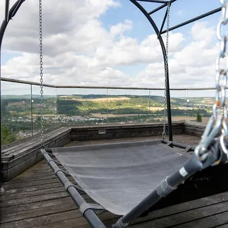 Hoch Ueber Dem Taubertal Mit Fantastischem Weitblick, Dachterrasse, 2000m2 Grossem Grundstueck Und Kamin